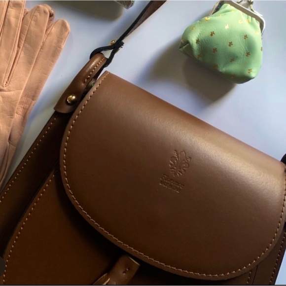 Red Leather crossbody Saddle Bag w/tassel - Picture 3 of 8